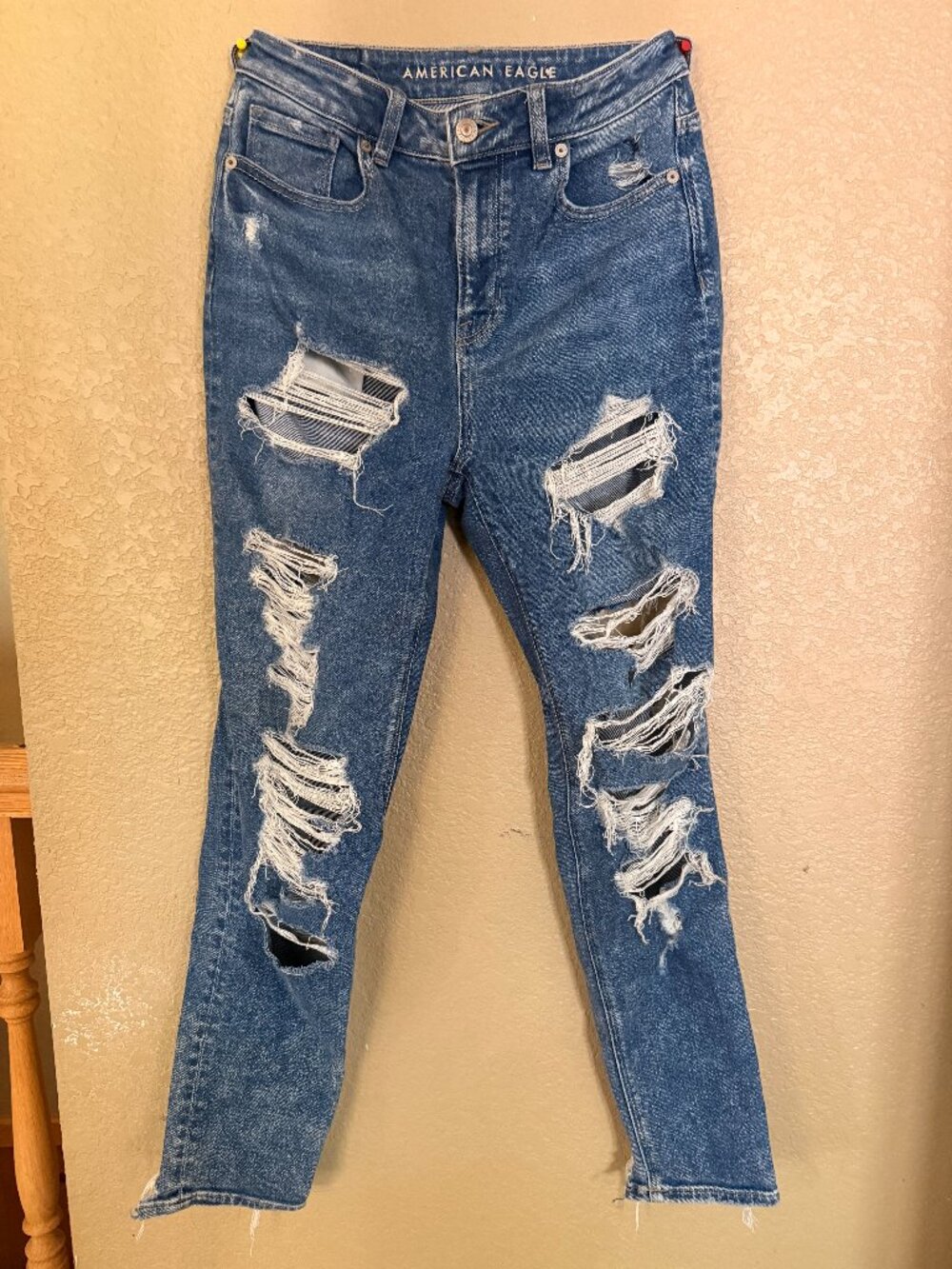 American Eagle like new regular, standard super ripped jean